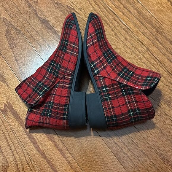 Red & Black Ankle Booties with Classic Checkered Design - Picture 4 of 8